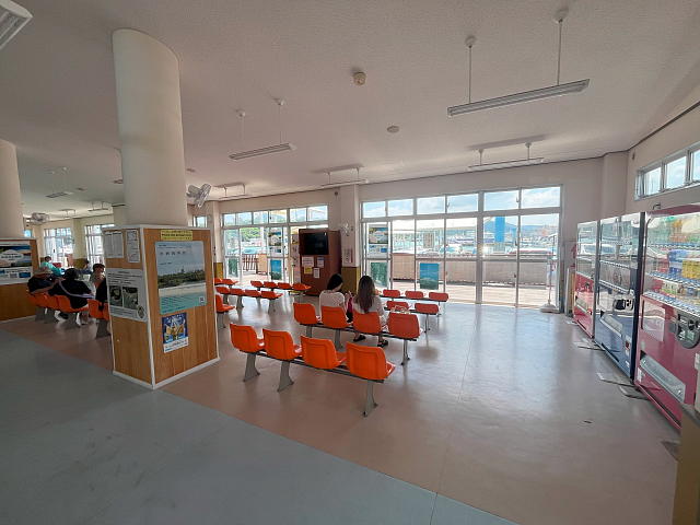 ���[���s���̃t�F���[����̑ҍ����̗l�q