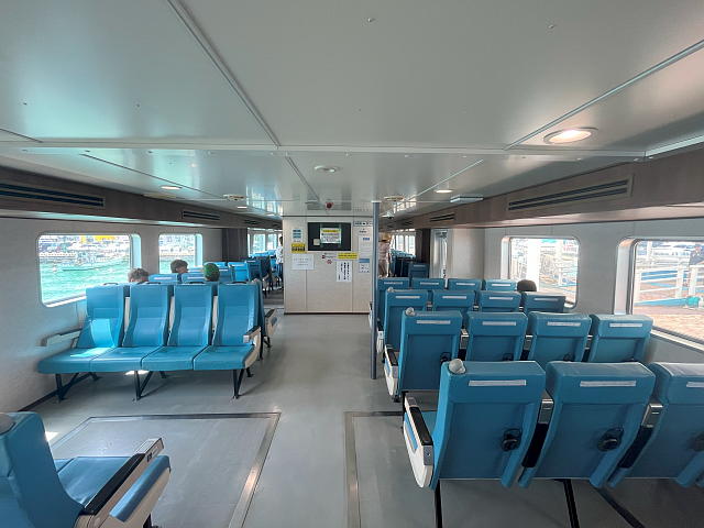 �j���[�E�B���O�݂��2�̑D��